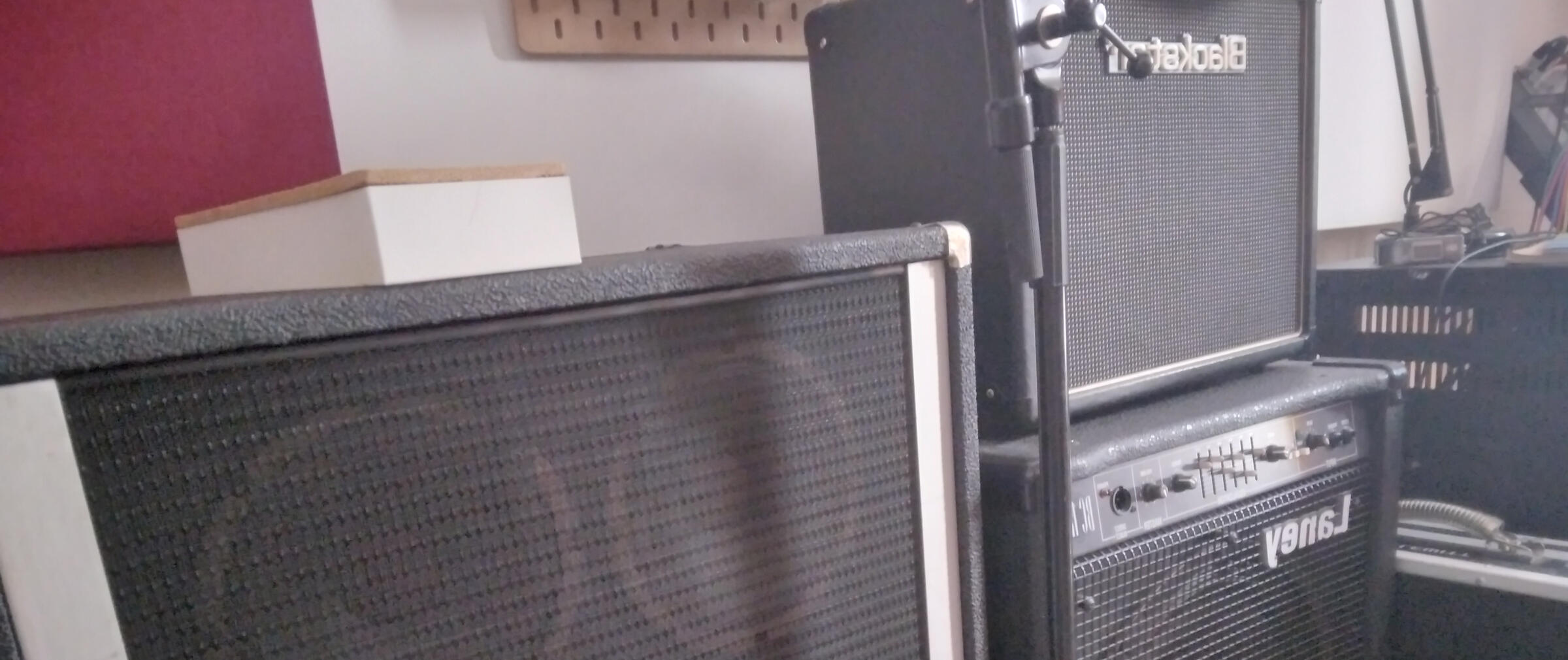 Cabs and amps Hairy Ear Studio's cabs and amps